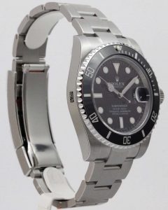 Rolex Submariner Date 116610LN - 7450€ État : Occasion Dimension : 40mm Année : 10 Août 2016 Mouvement : Automatique Boitier : Acier Bracelet : Acier Cadran : Noir Contenu livré : Boîte et Papiers d'origine Étanchéité : 30 ATM Garantie : Garantie ROLEX 5 ans Spécificités: - Date, Lunette Tournante