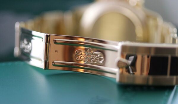 Rolex Daytona 16528 "Inverted 6" - Full Gold - Révision Rolex – Image 10