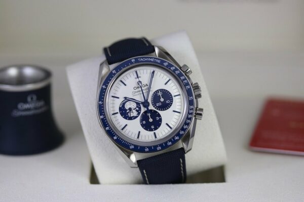 Omega Speedmaster 'Silver Snoopy Award' – Image 3