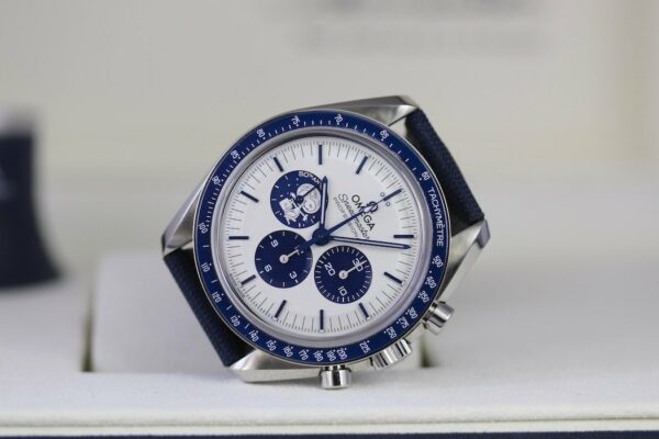 Omega Speedmaster 'Silver Snoopy Award' – Image 4