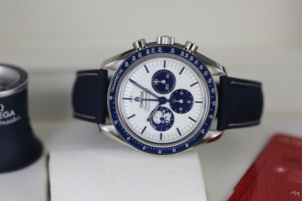 Omega Speedmaster 'Silver Snoopy Award' – Image 5