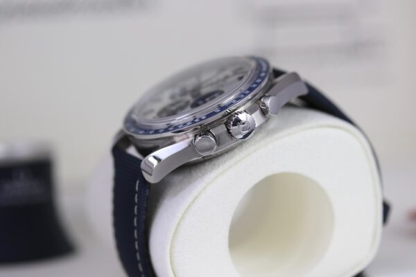 Omega Speedmaster 'Silver Snoopy Award' – Image 7
