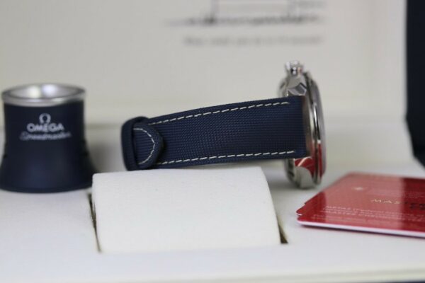 Omega Speedmaster 'Silver Snoopy Award' – Image 8