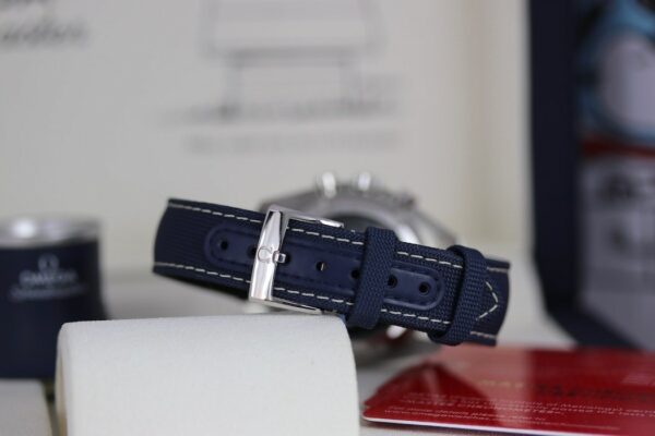 Omega Speedmaster 'Silver Snoopy Award' – Image 10