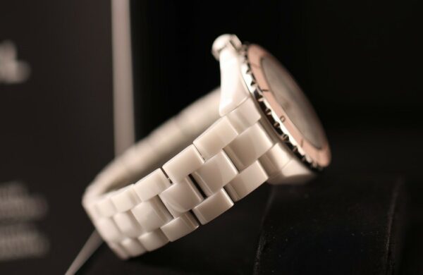 CHANEL J12 H4468 - Montre Femme Céramique Blanche Lunette Rose - Automatique – Image 9
