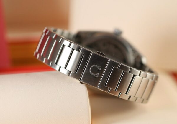 Omega Globemaster Co-Axial Master Chronometer 2021 – Image 9