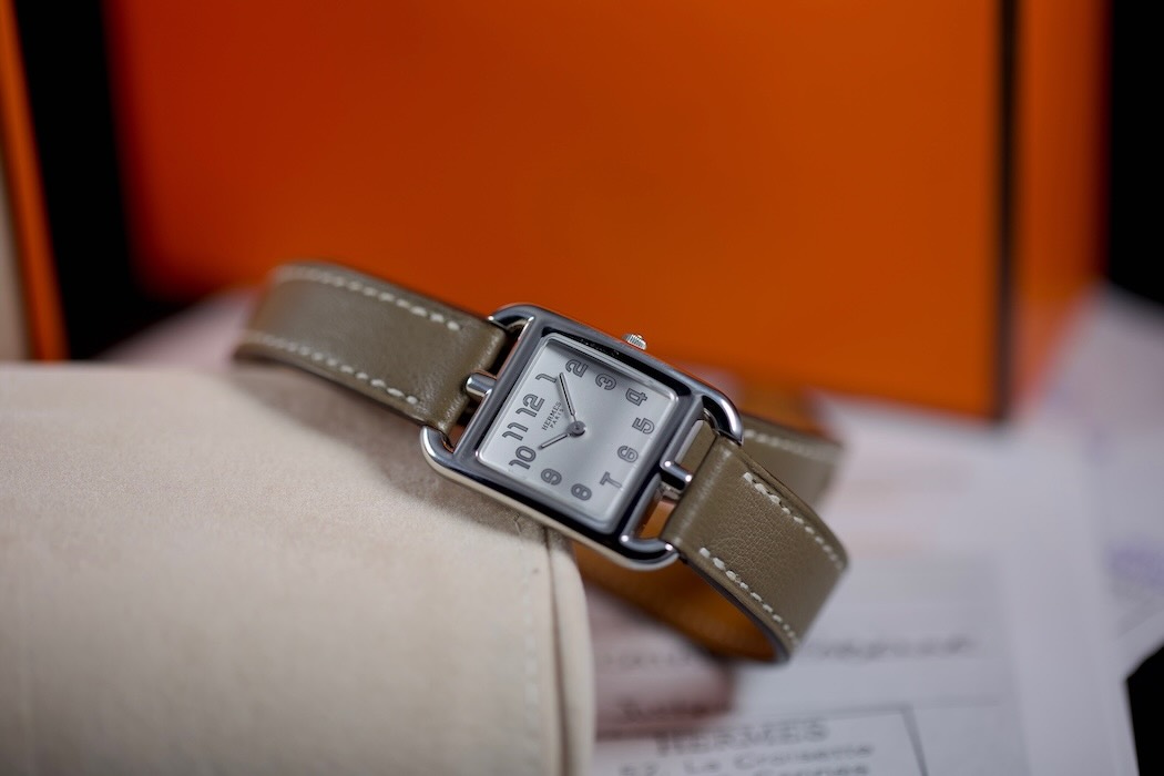 Hermès Cap Code CC1.210A – Boîte et Papiers 04/2025 – Bracelet Double Tour Taupe – Image 3