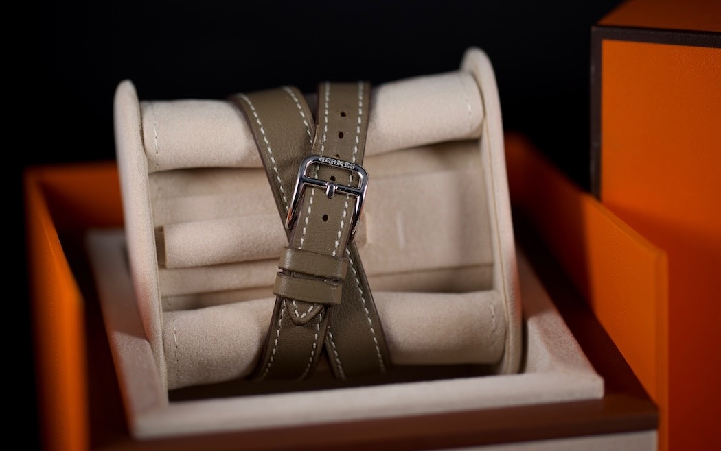 Hermès Cap Code CC1.210A – Boîte et Papiers 04/2025 – Bracelet Double Tour Taupe – Image 5