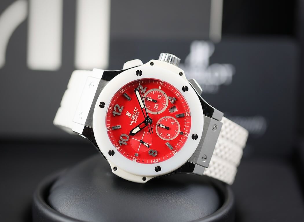 HUBLOT BIG BANG CÉRAMIQUE – ÉDITION LIMITÉE 25 PIÈCES MONDE